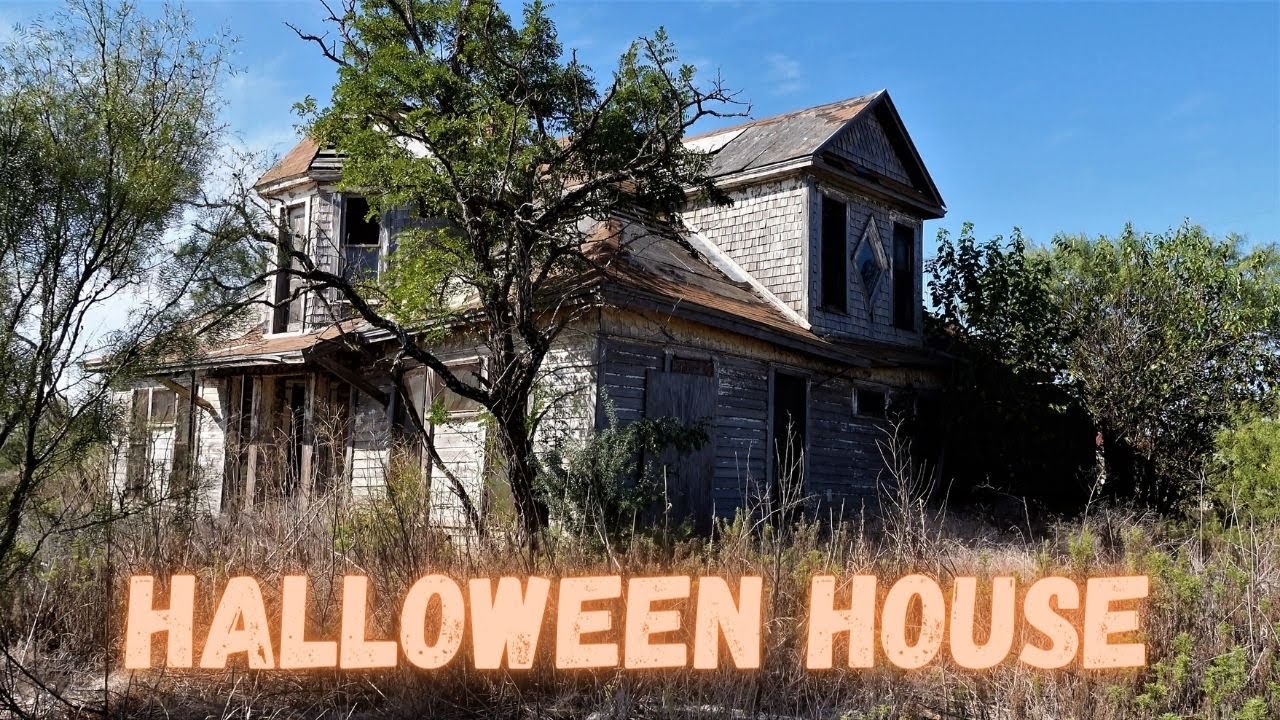 Exploring The Abandoned Halloween House