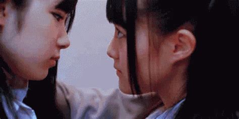 Hot Lesbian Kissing Tips