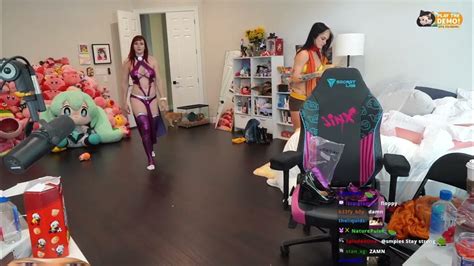 The Cleavage Brings Them Out Peach Amp Morgpie Youtube